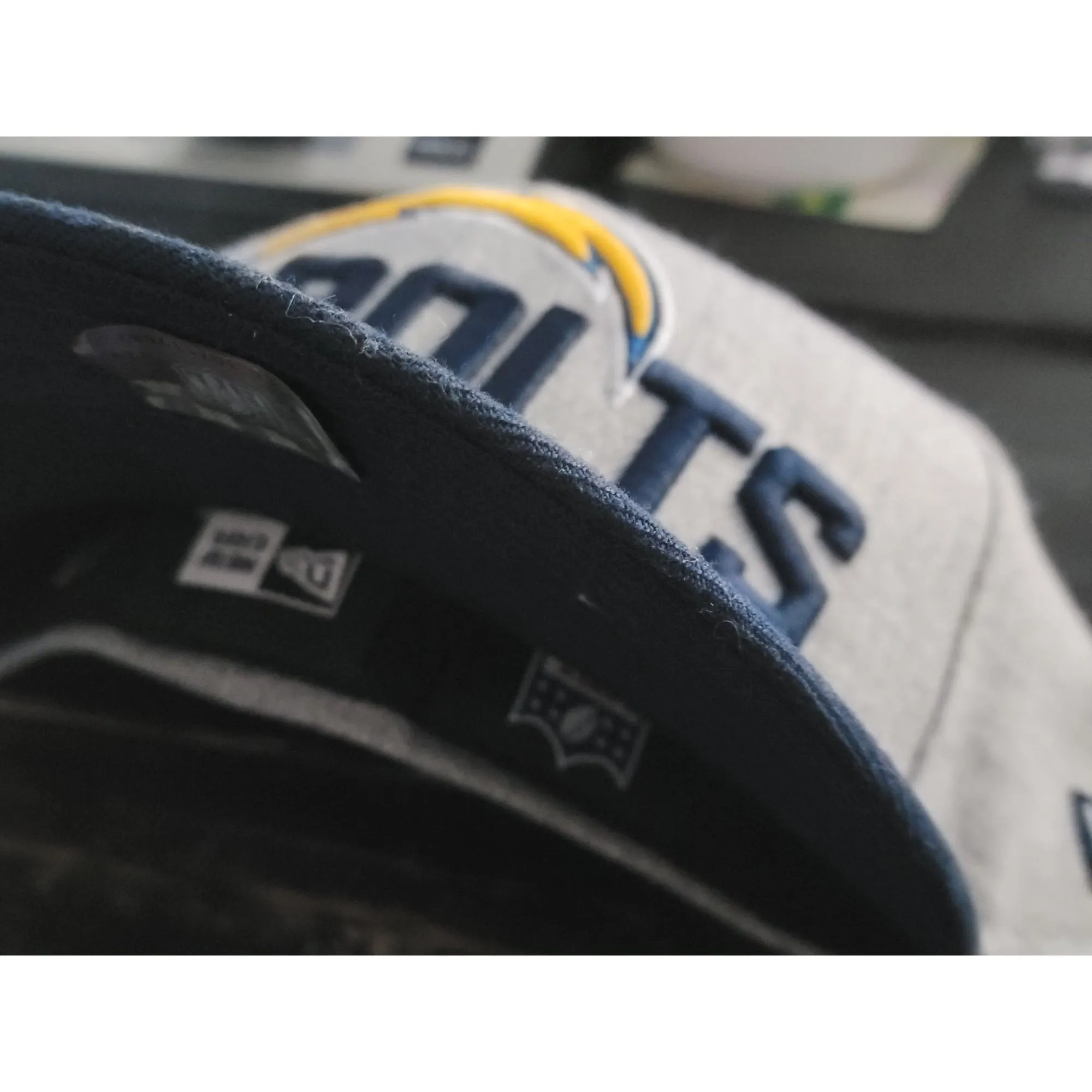 New Era LA Chargers Go Bolt's Grey/Navy Low Profile Fitted Hat Men 7 3/4